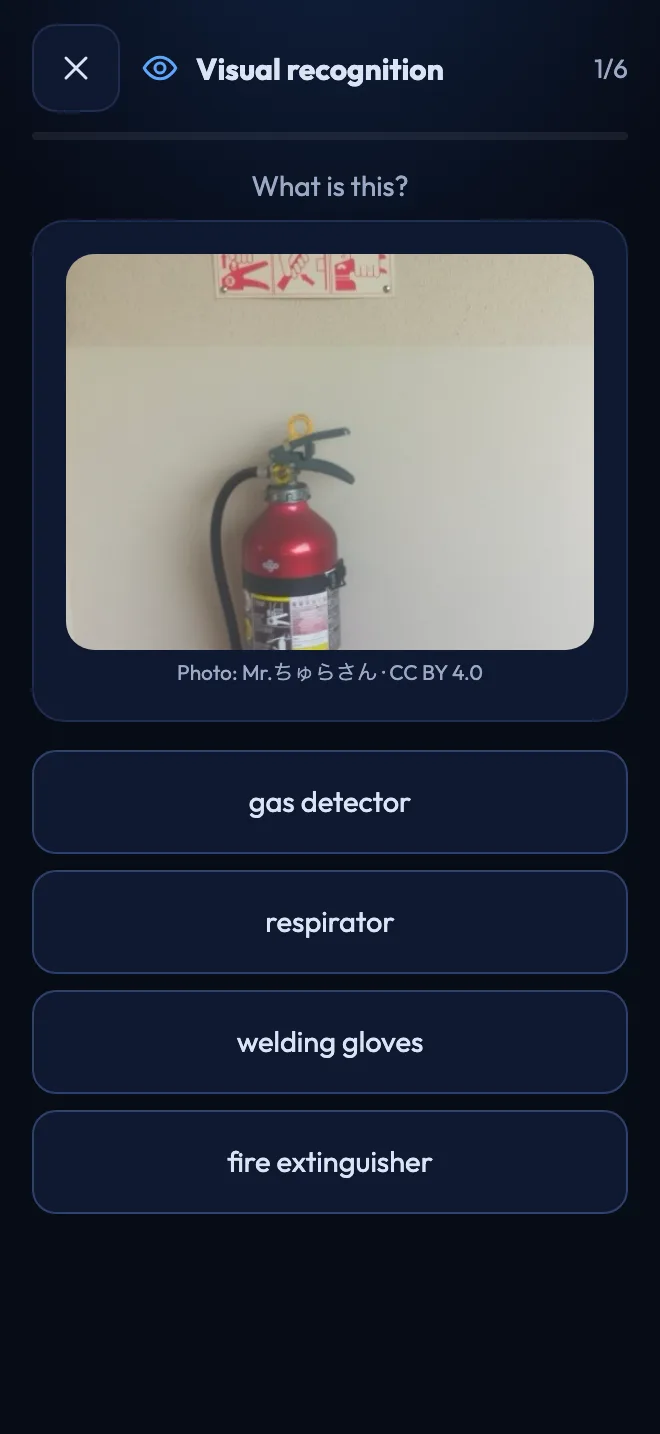 Visual recognition: a real photograph of a fire extinguisher, its credit, and four names to choose from